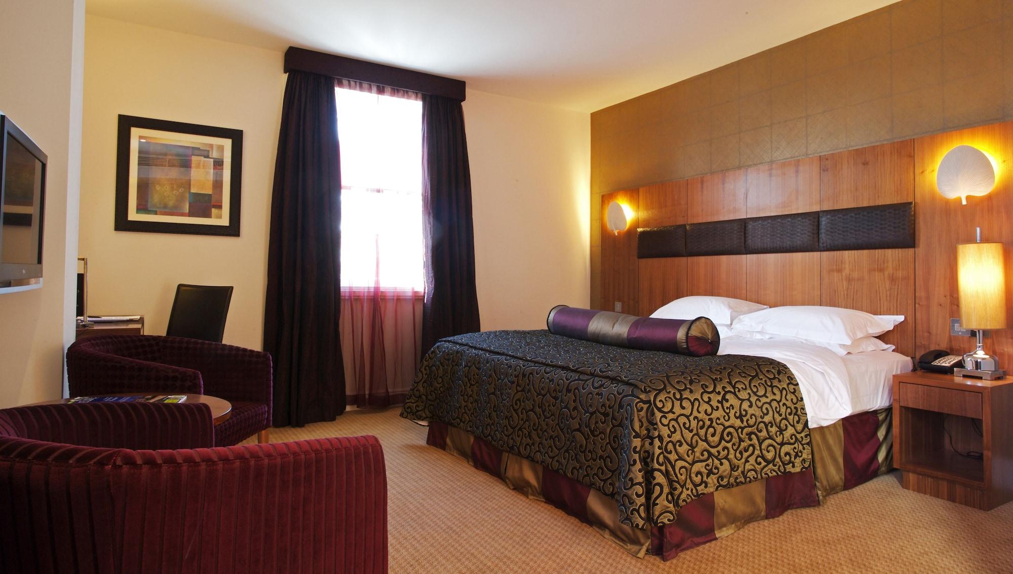 The Pinewood Hotel Слау Экстерьер фото