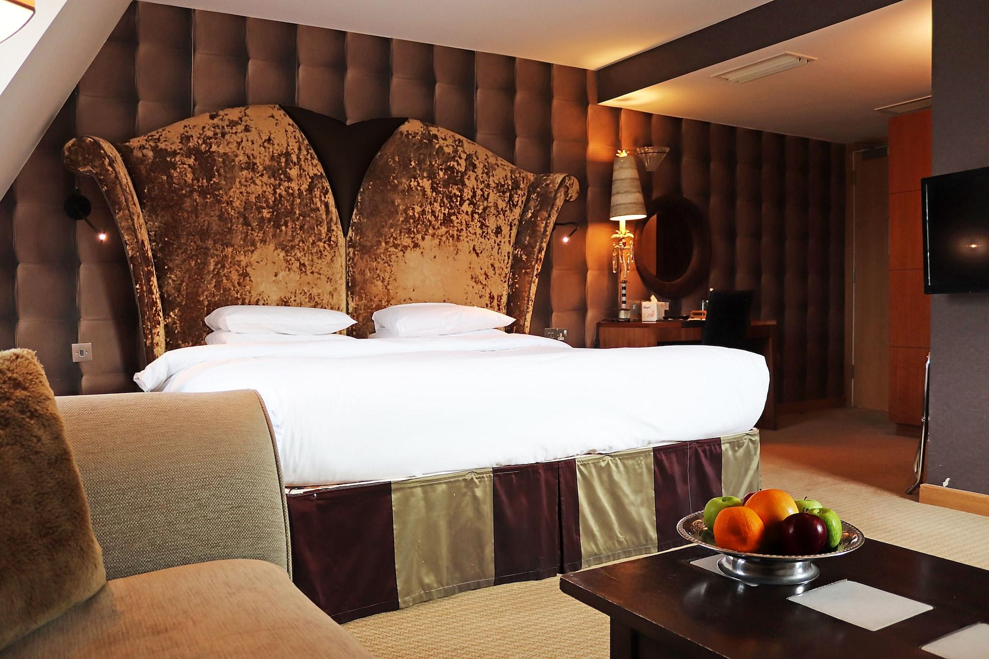 The Pinewood Hotel Слау Экстерьер фото