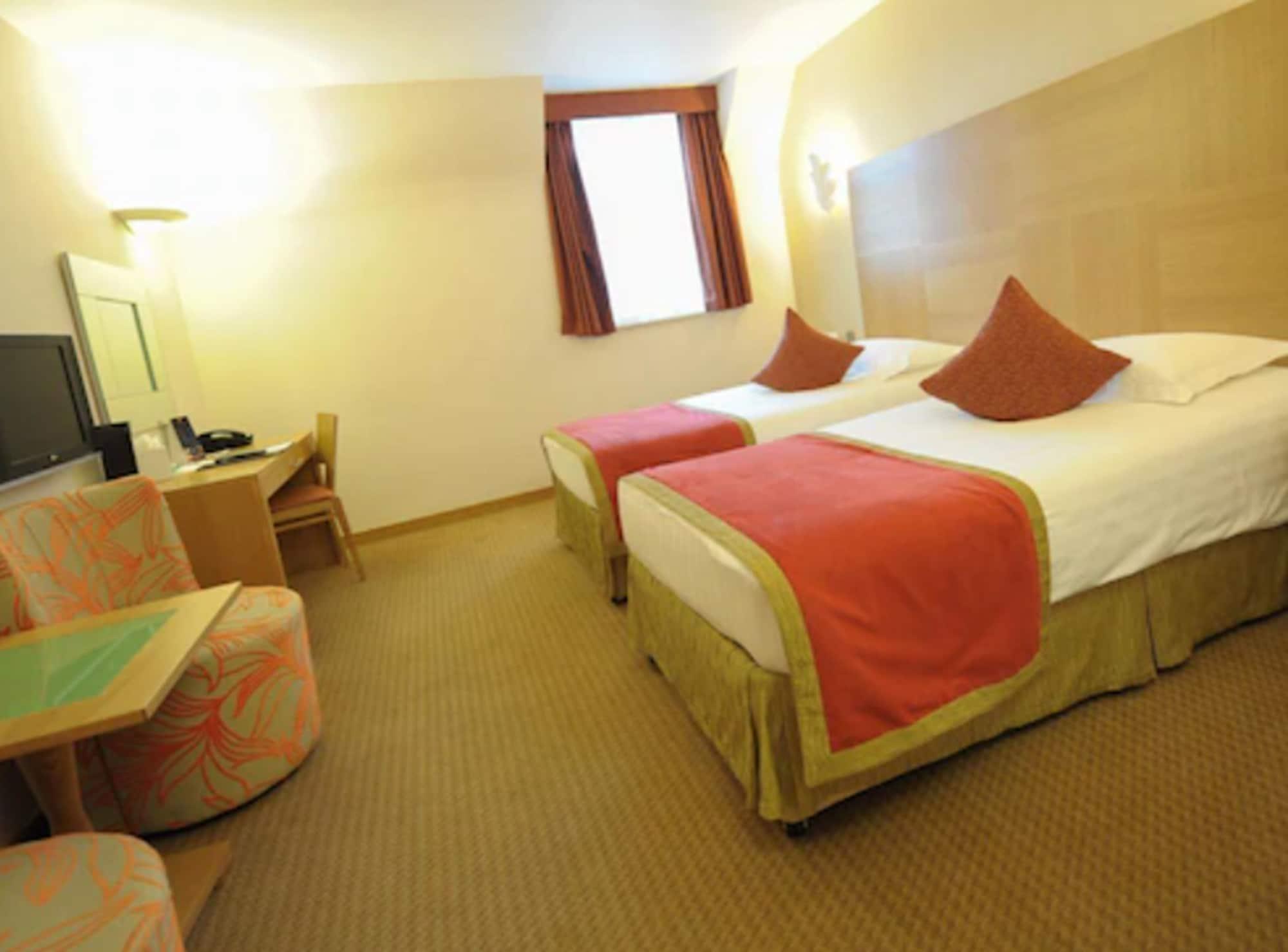 The Pinewood Hotel Слау Экстерьер фото