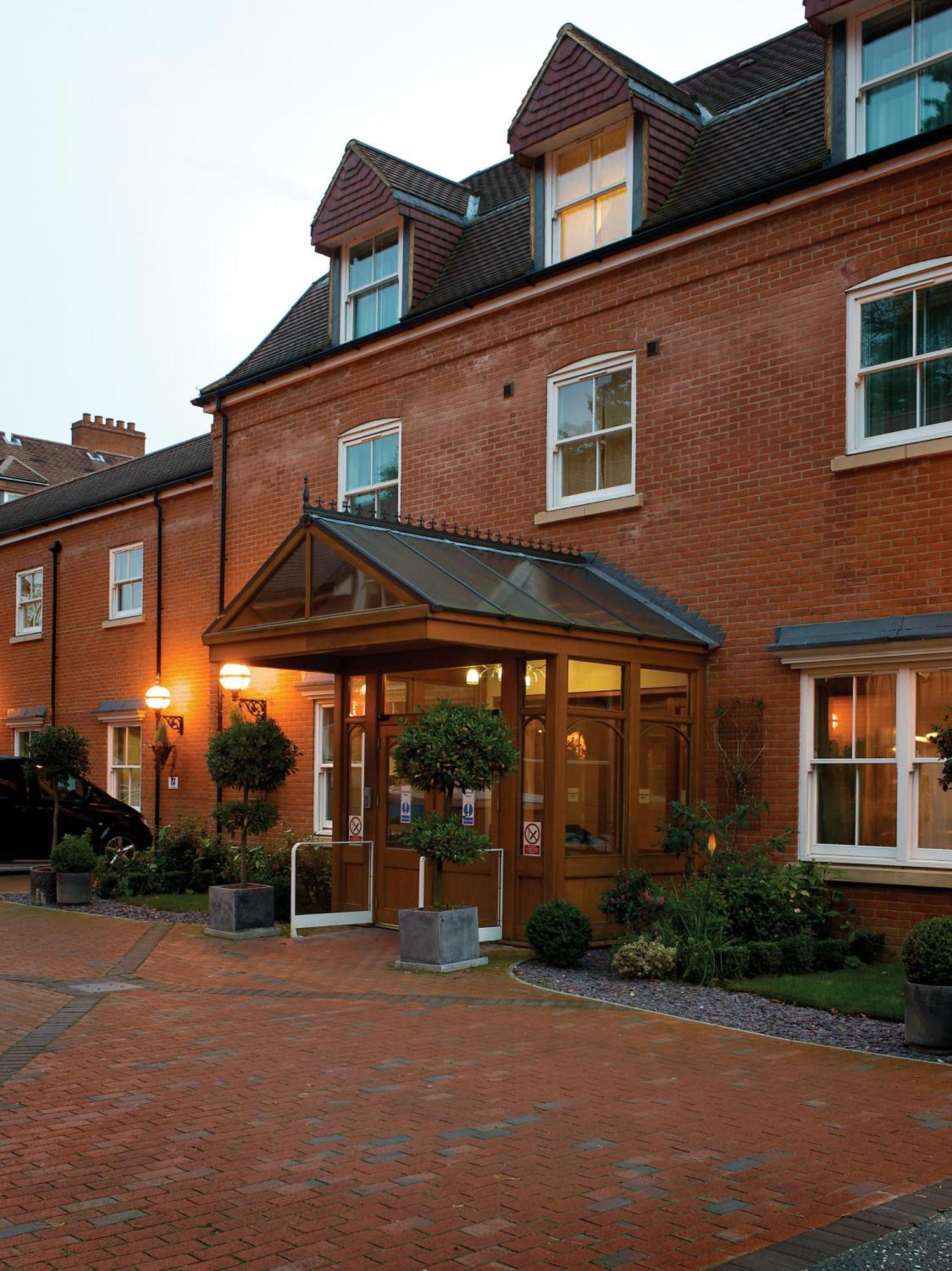 The Pinewood Hotel Слау Экстерьер фото