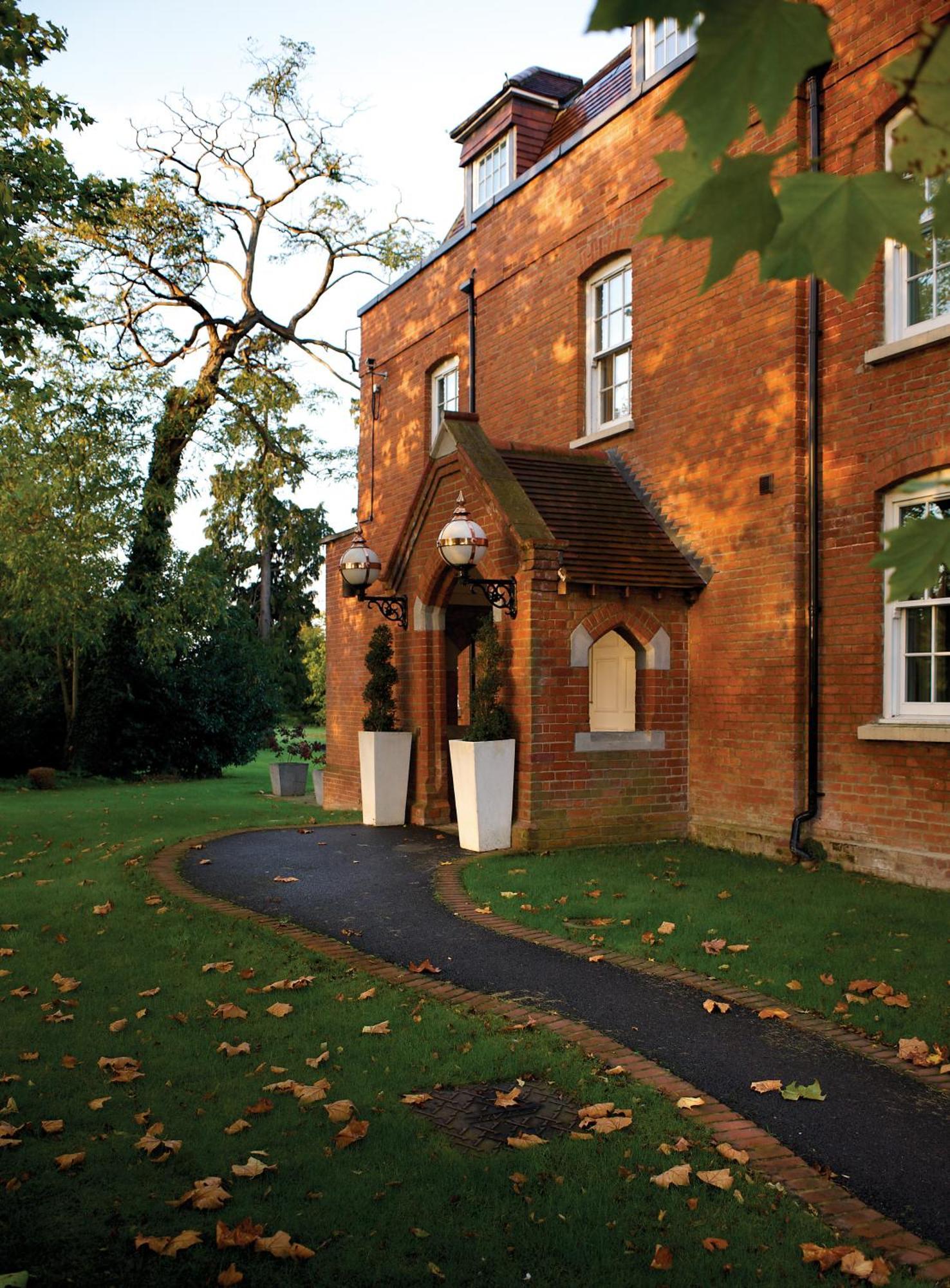 The Pinewood Hotel Слау Экстерьер фото