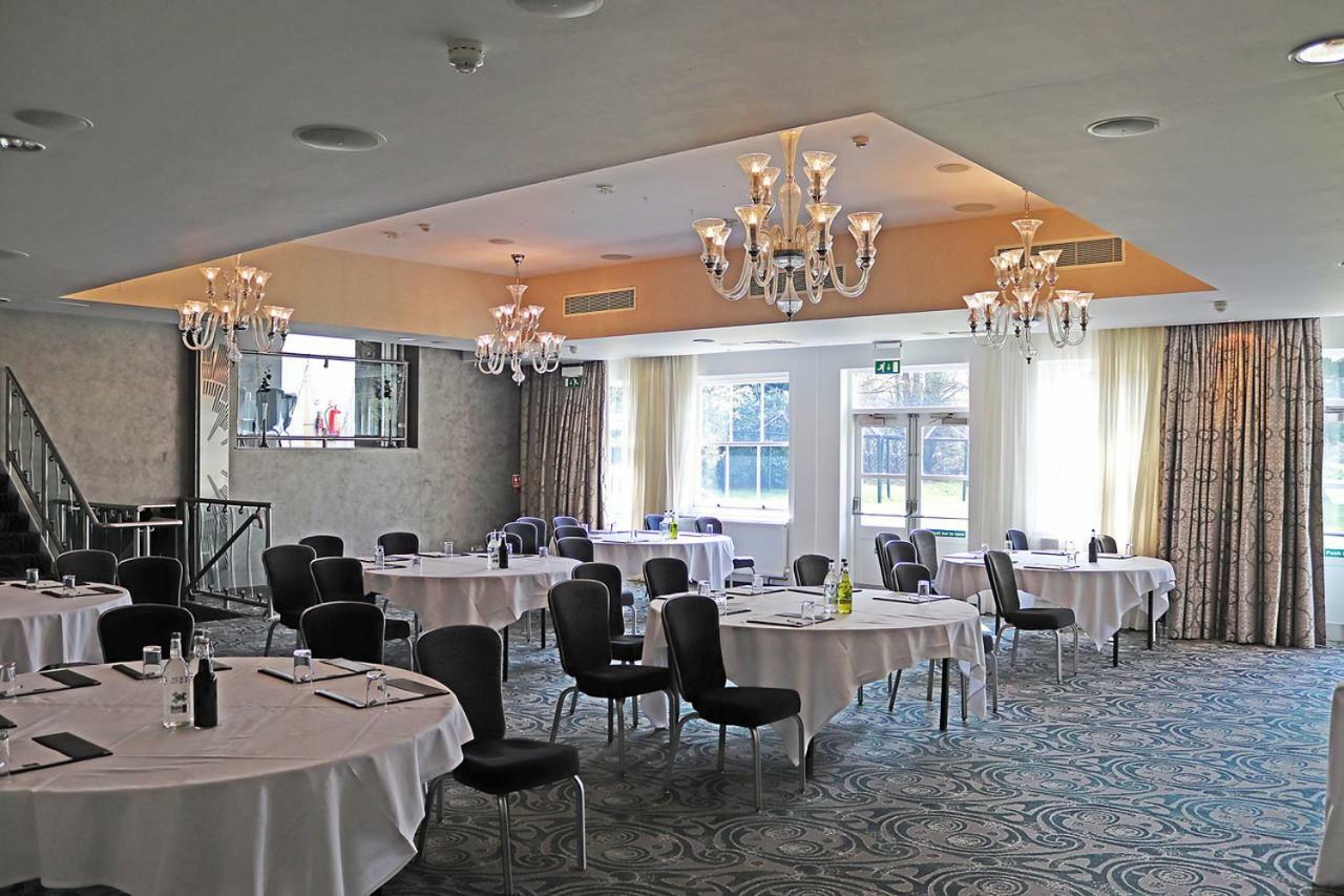 The Pinewood Hotel Слау Экстерьер фото