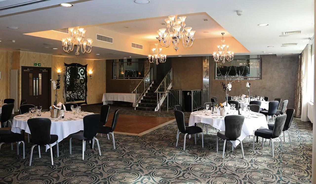 The Pinewood Hotel Слау Экстерьер фото