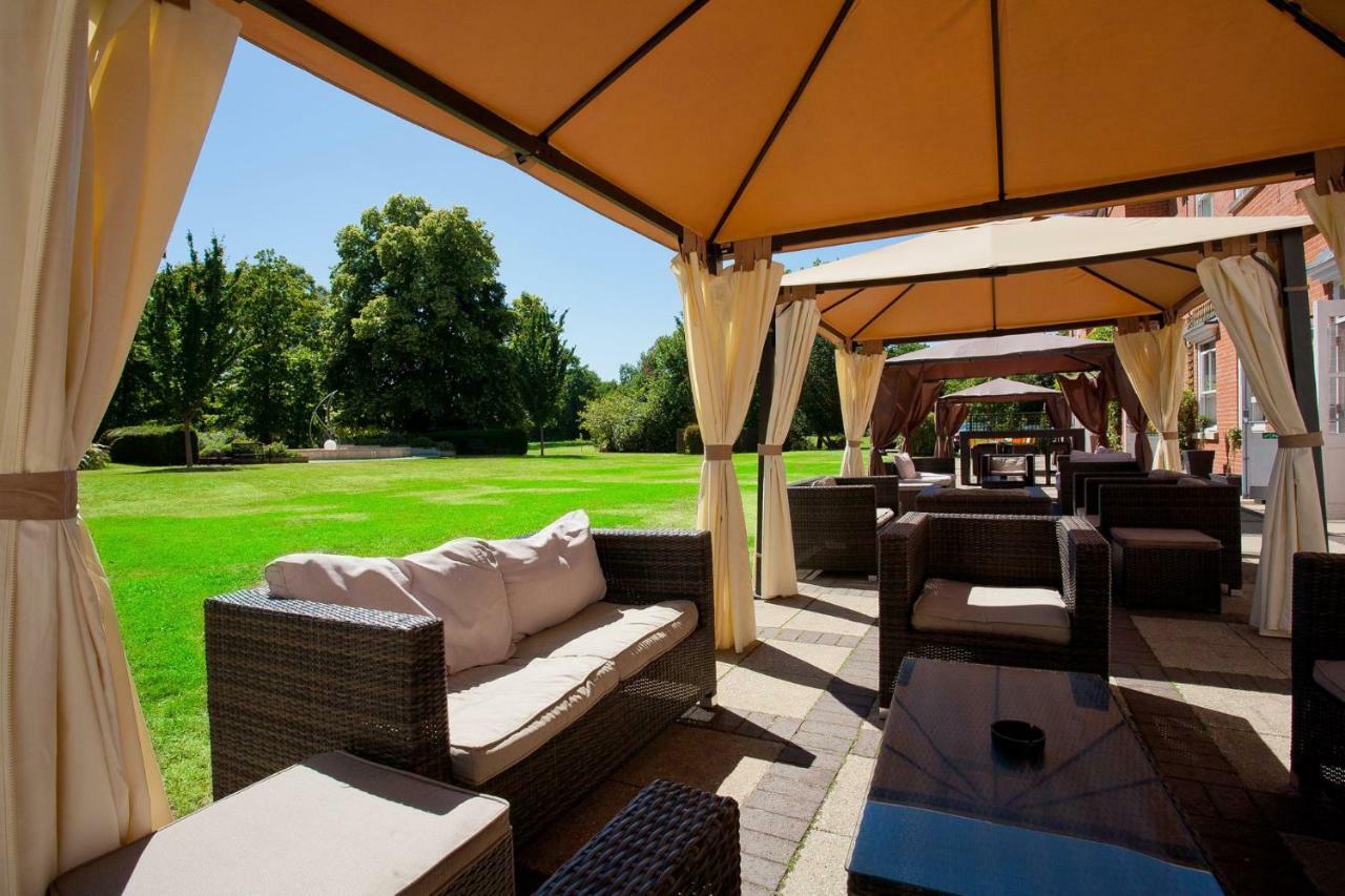 The Pinewood Hotel Слау Экстерьер фото